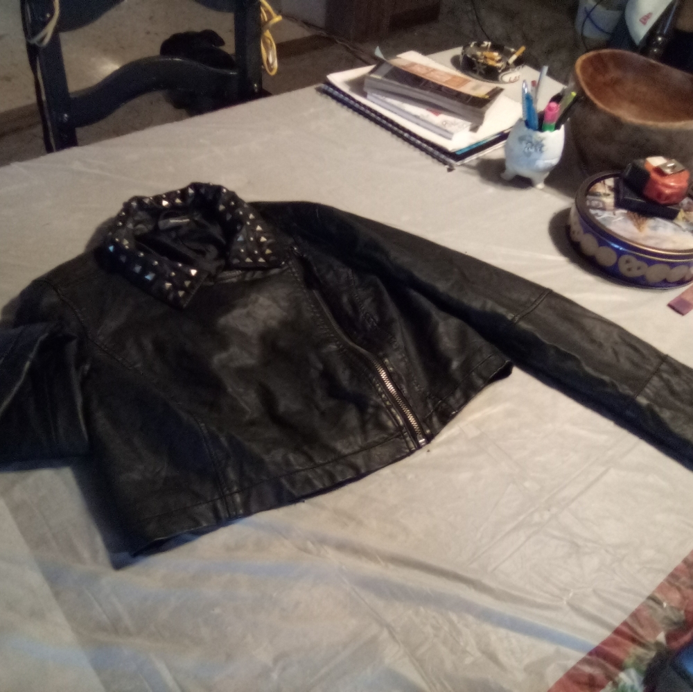 Leather crop jacket